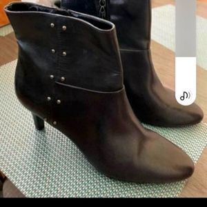 Tahari leather “Penny”style ankle boots booties black.